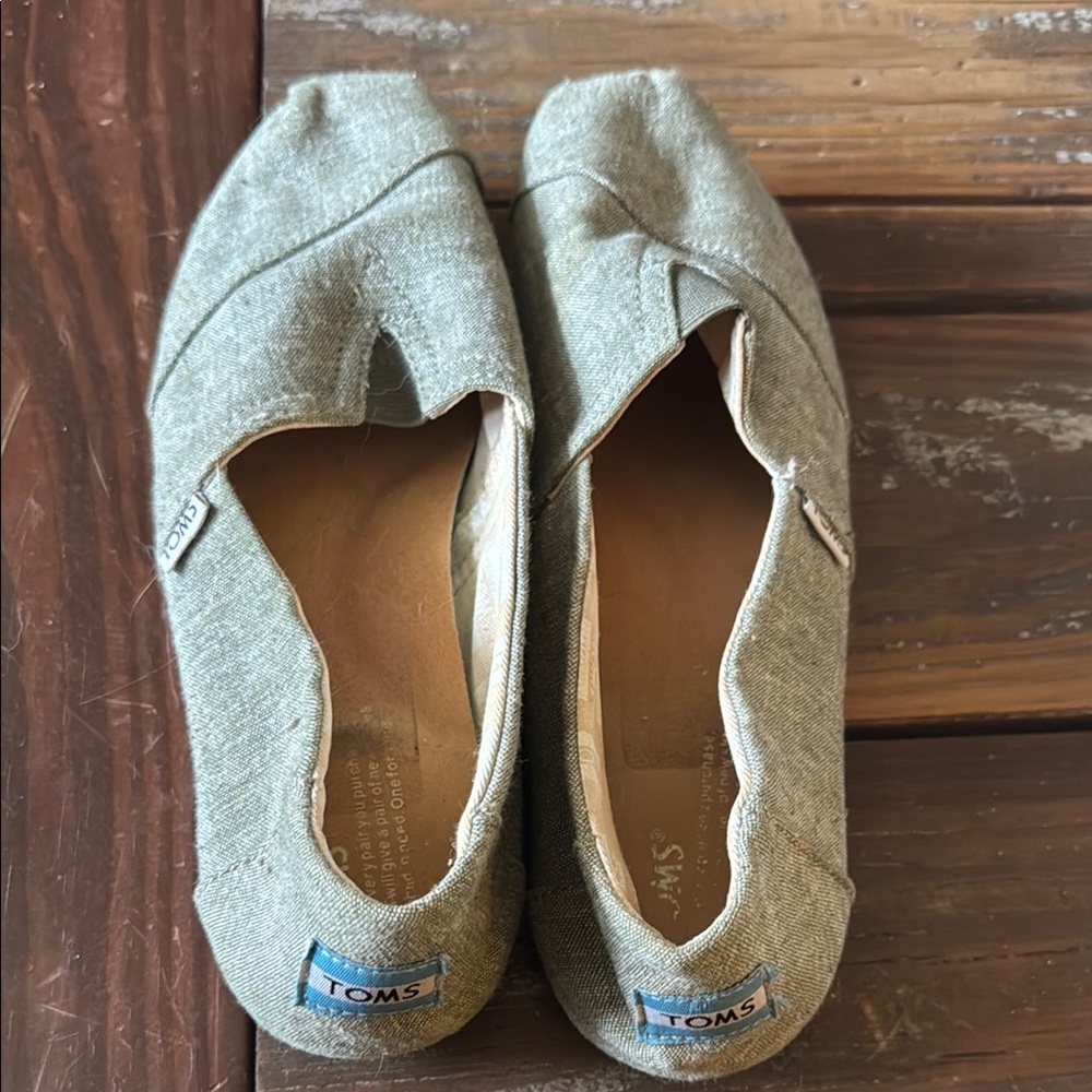 TOMS Women's Green Slip-On Shoes